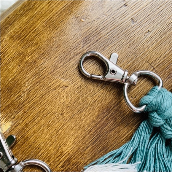 Feather macrame keychain - Picture 6 of 8
